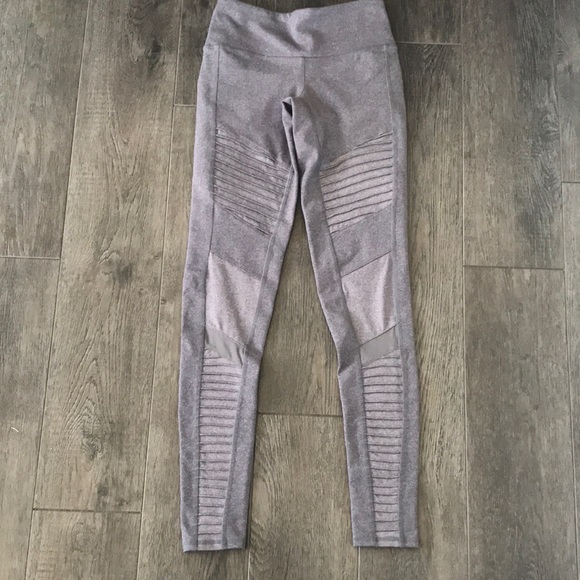 ALO Yoga Pants - NWOT Alo moto leggings